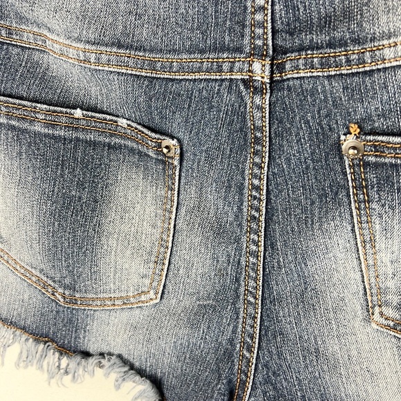 NO BOUNDARIES |🪨 Blue Faded Studded Low-Rise Cutoff Raw Hem Cutoff Jean Shorts - Picture 5 of 8